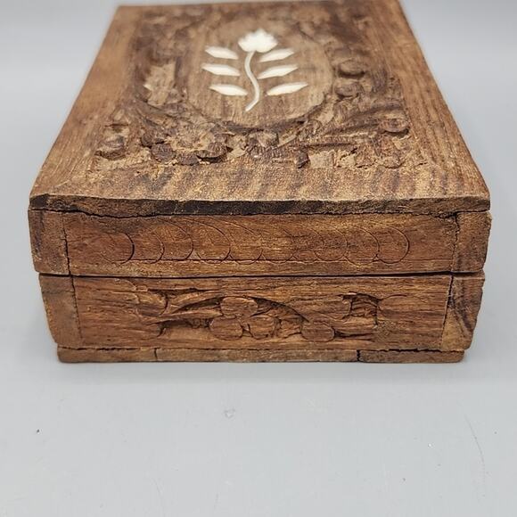 Vintage Hinged Lid Wooden Trinket Jewelry Box Ornate Floral Inlay on Top - Picture 5 of 15